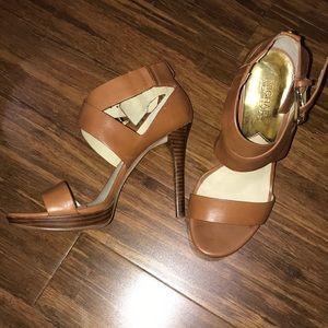 Michael Kors | LIKE NEW brown leather heel